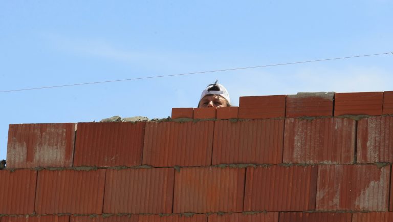 Ние ще подчертаем, че повдигане производителността на труда е основната, т.е. най-важната проблема, която стои пред стопанската политика на всяка държава