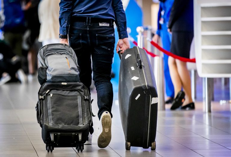 куфари, пътник