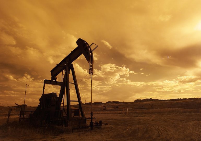 Цената на петрола с 8-годишен връх