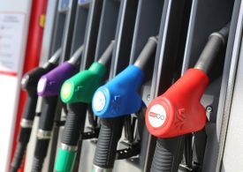 Автомобилните горива дърпат нагоре търговията на дребно в ЕС