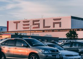 Tesla изтегля 9,5 хиляди автомобила в САЩ заради дефекти