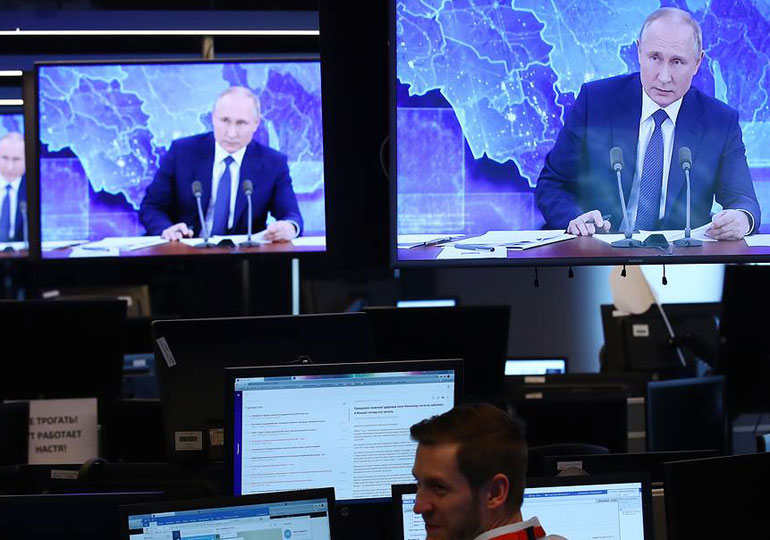 Путин критикува SWIFT, иска нова система на блокчейн база