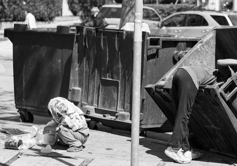 цигани, клошари, кофи боклук