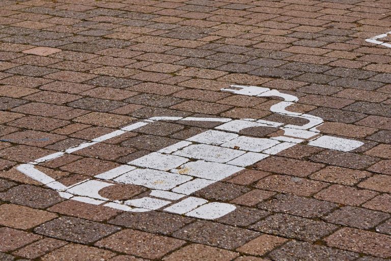 електрически автомобил