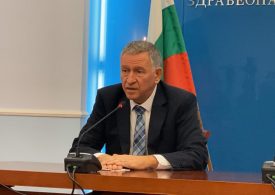 Министър, лекари и фармацевти призоваха българите за съдействие в ковид кризата