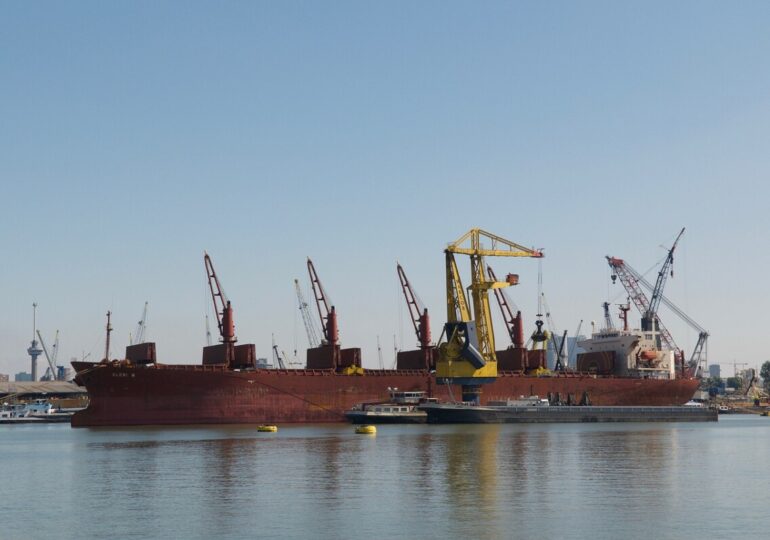 Пристанище Ротердам готово да внася огромни количества водород за Европа