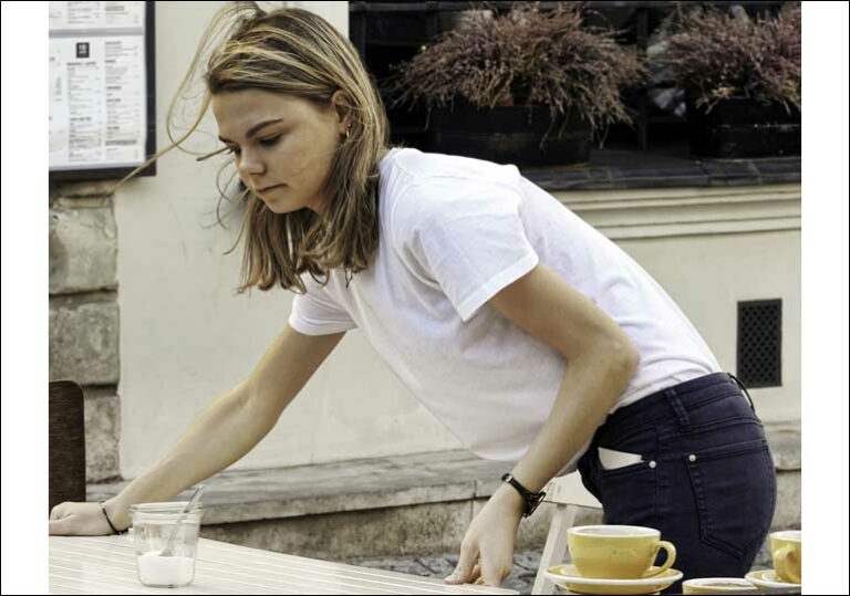 момиче работа