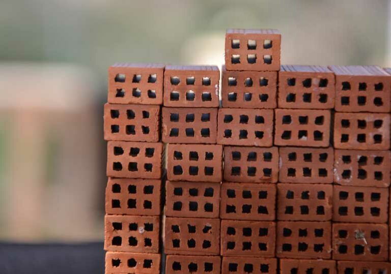 тухли стена