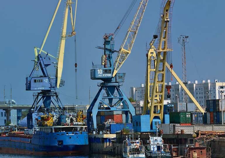 кораб пристанище танкер