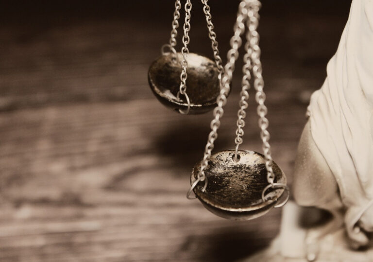 правосъдие везни