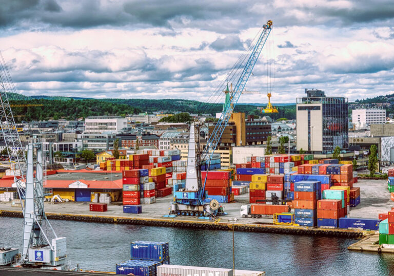 пристанище кран контейнери търговия