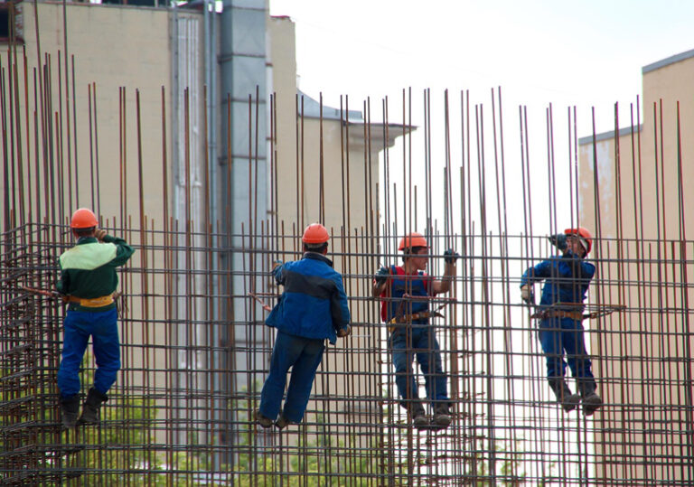 работници строеж