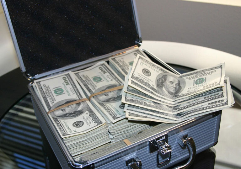 пари куфар долари